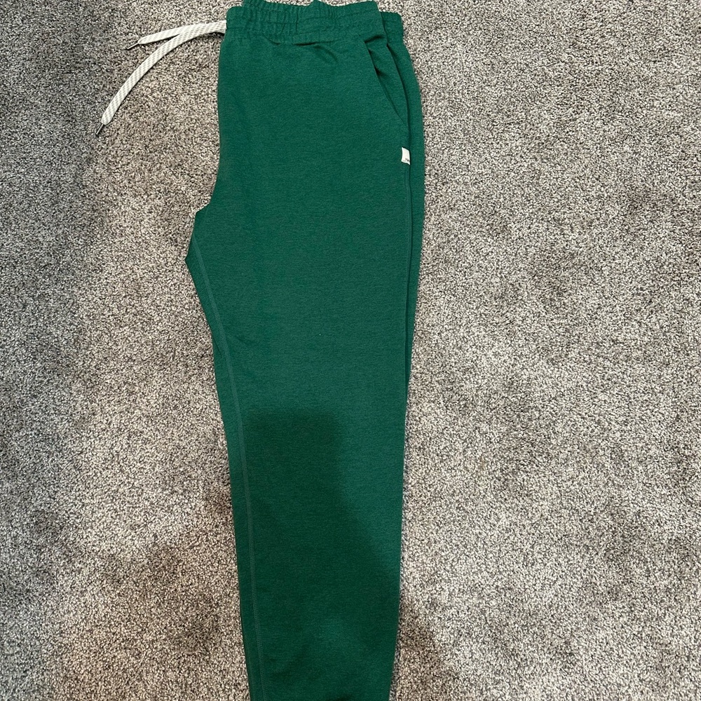 BRAND NEW Vuori joggers